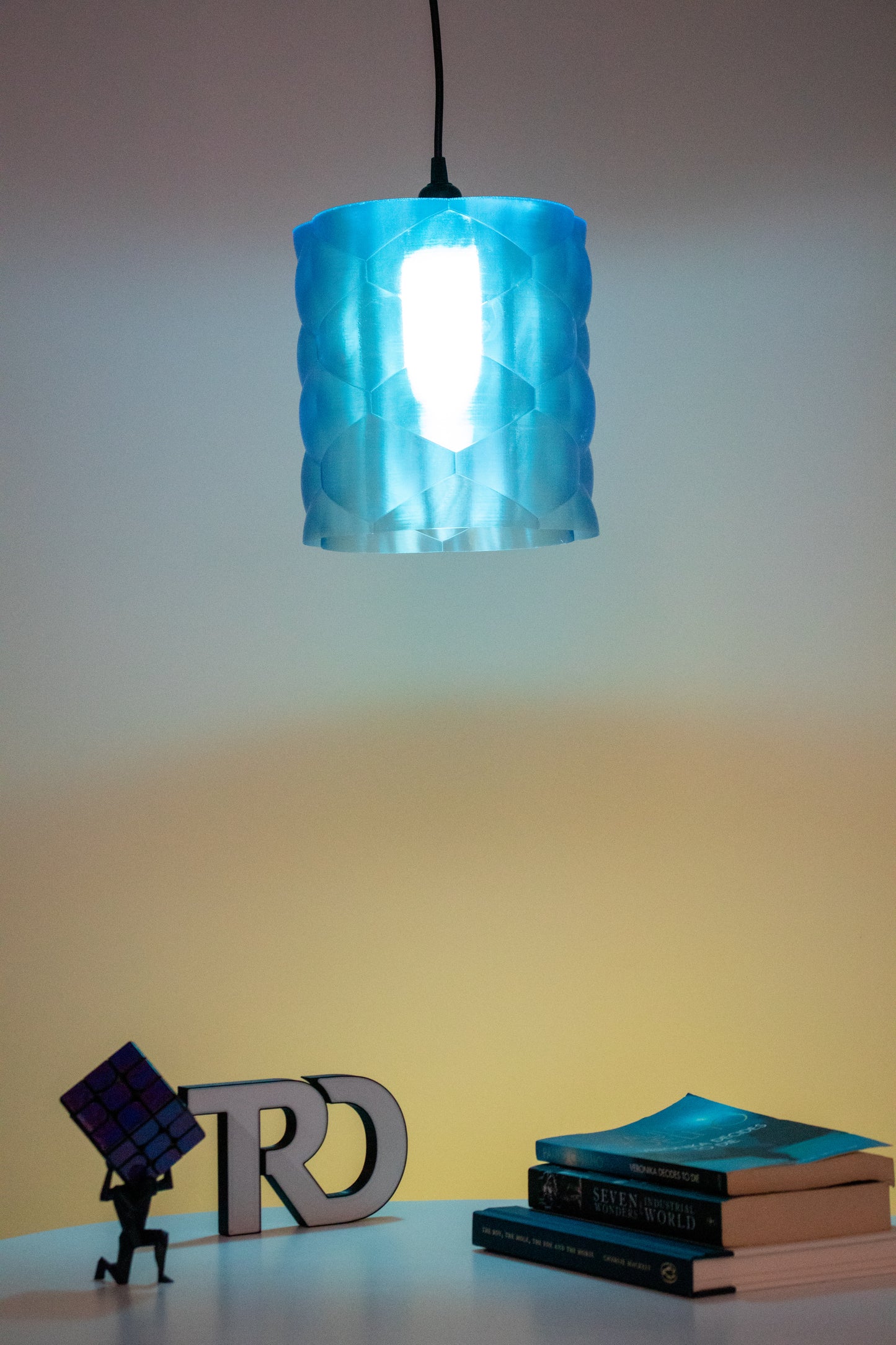 Cloud-like lamp shade